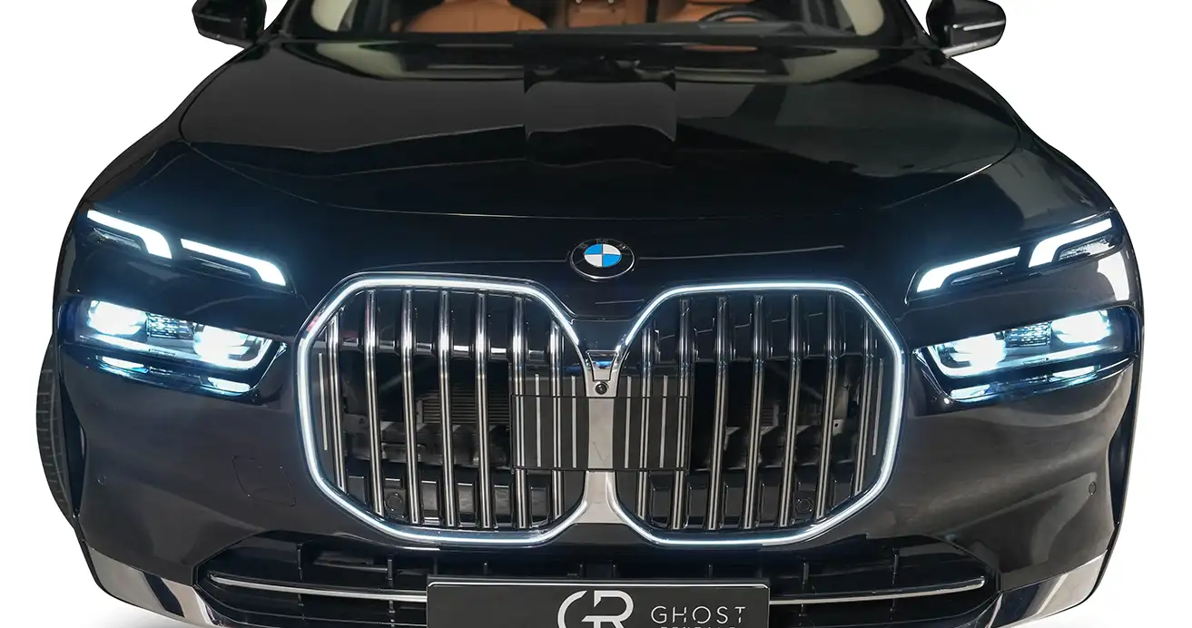 BMW 735i Car Hire Dubai - Executive Luxury Rental BMW 735i